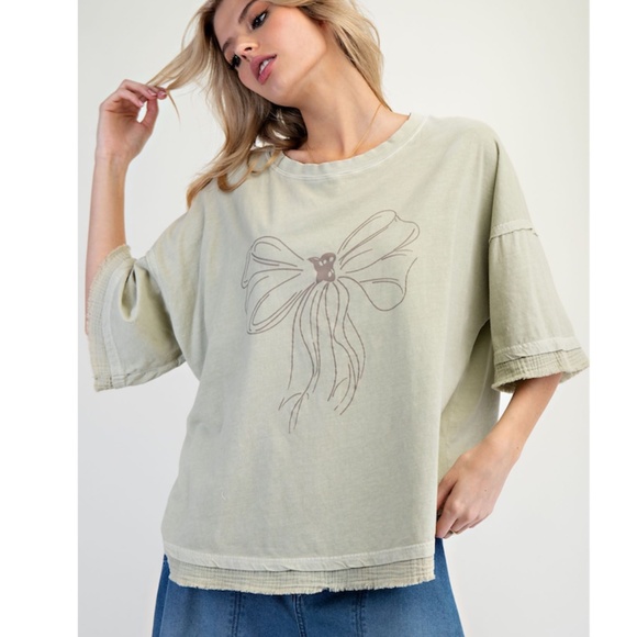 easel Tops - NWT Easel Light Olive Green Bow Print Graphic Short Sleeved Top